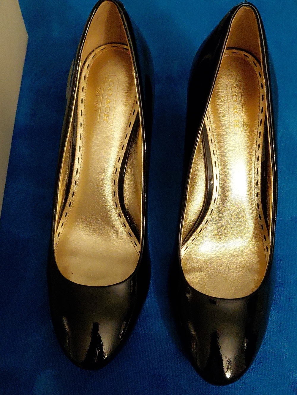 COACH SHERI, Black Patent Leather Round-Toe Pumps. Size 8.5B New, Tried On.